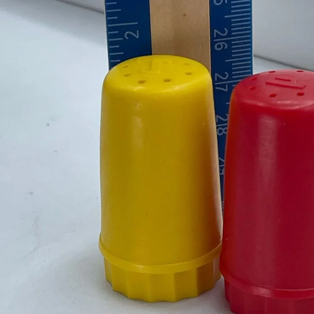 Vintage Midcentury Regaline USA mini salt n pepper shakers.